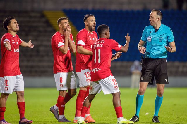 Duas decisões de João Pinheiro espoletaram muita polémica - Foto: EDUARDO COSTA/LUSA