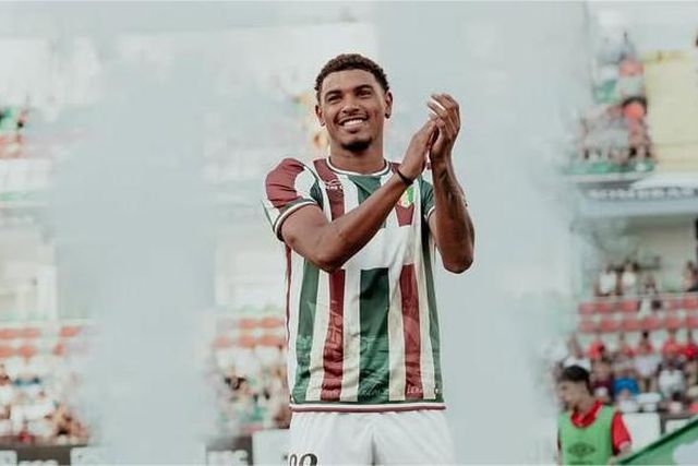 Otávio Galdino renovou recentemente o seu contrato com o Estrela da Amadora e tem sido aposta de João Nuno. Foto: Estrela da Amadora SAD