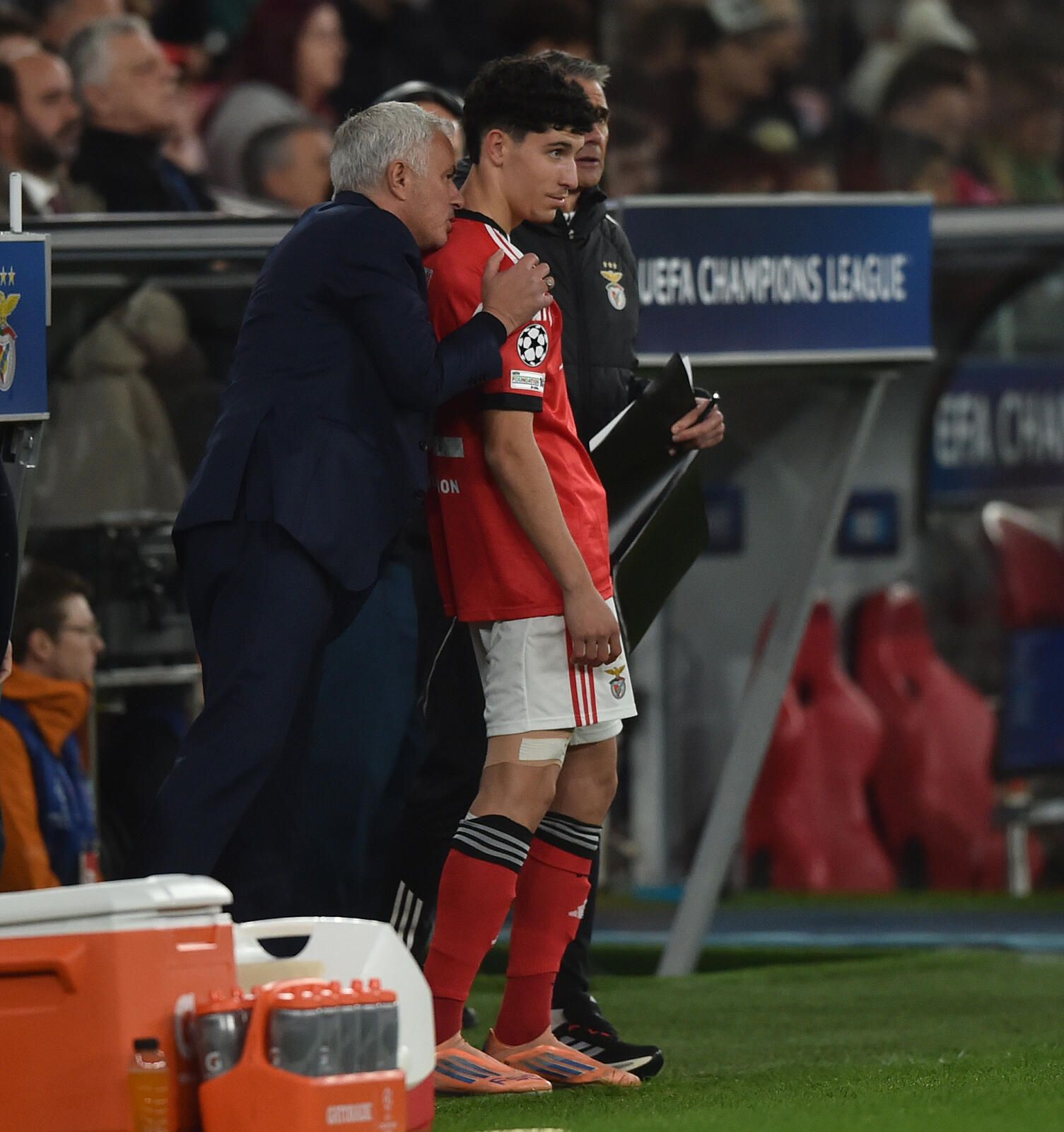 José Mourinho e José Neto, treinador e lateral-esquerdo do Benfica - Foto Miguel Nunes