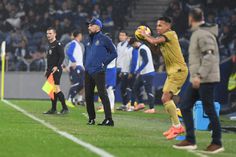 Farioli com um estilo diferente na noite desta quinta-feira - Foto: Rogério Ferreira/Kapta+