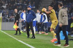 Farioli com um estilo diferente na noite desta quinta-feira - Foto: Rogério Ferreira/Kapta+