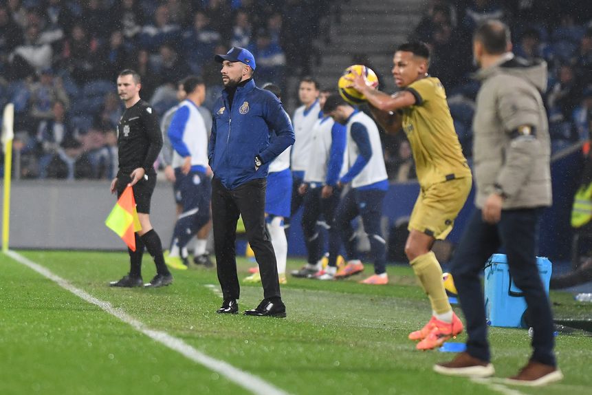 Farioli com um estilo diferente na noite desta quinta-feira - Foto: Rogério Ferreira/Kapta+