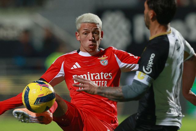 Prestianni em ação no jogo com o Farense — Foto: Carlos Vidigal Jr./