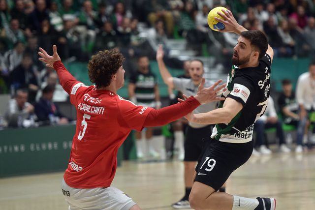 Hoje, sexta-feira, 19 de dezembro, há dérbi lisboeta em andebol que pode seguir em direto na BOLA TV - Foto: MIGUEL NUNES