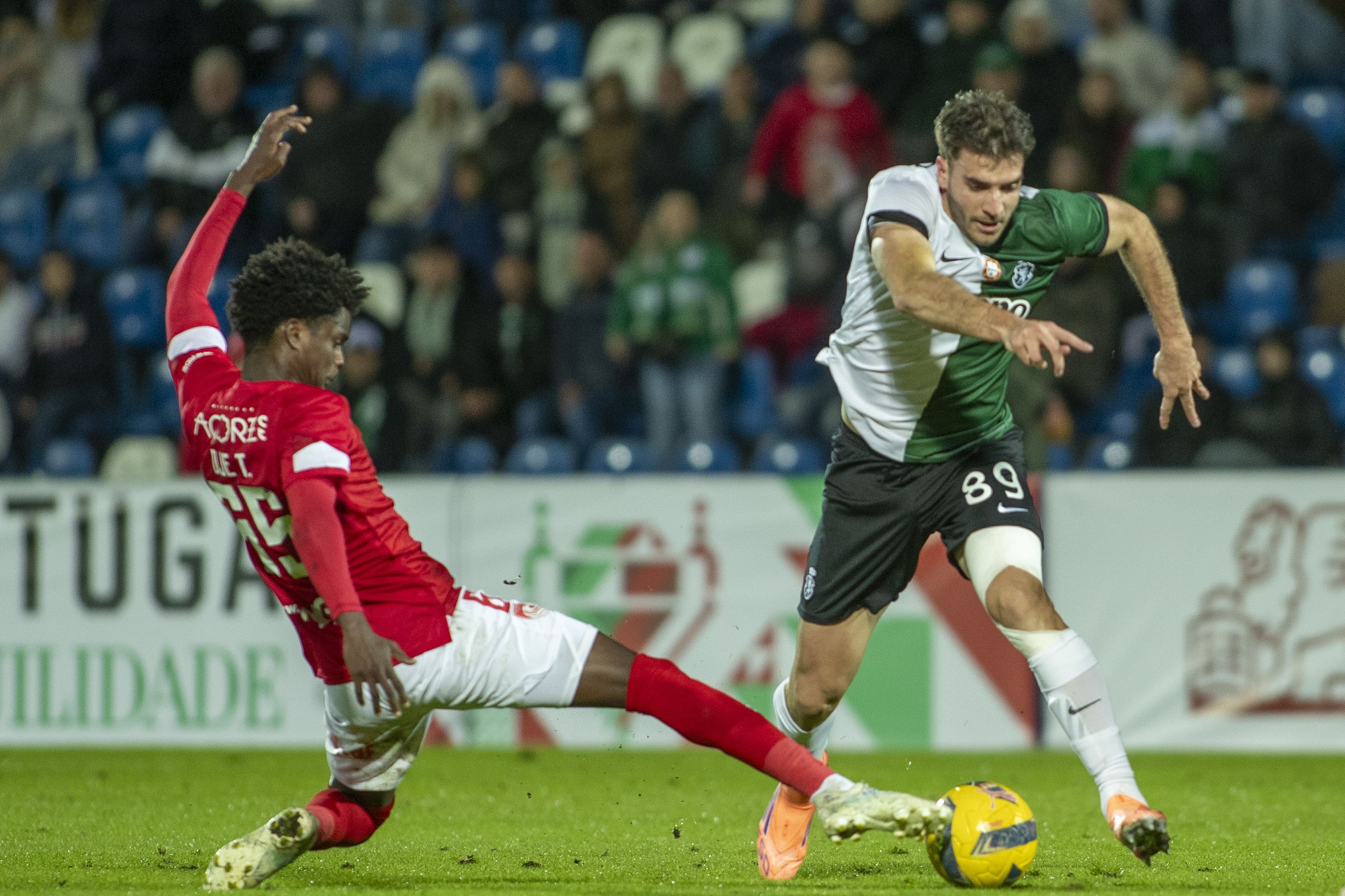 Ioannidis tenta passar por Djé Tavares (Foto Eduardo Costa/LUSA)