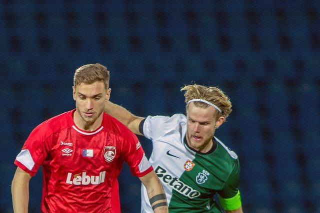 Serginho destacou-se pela intensidad e contrução. Foto: Eduardo Costa/LUSA