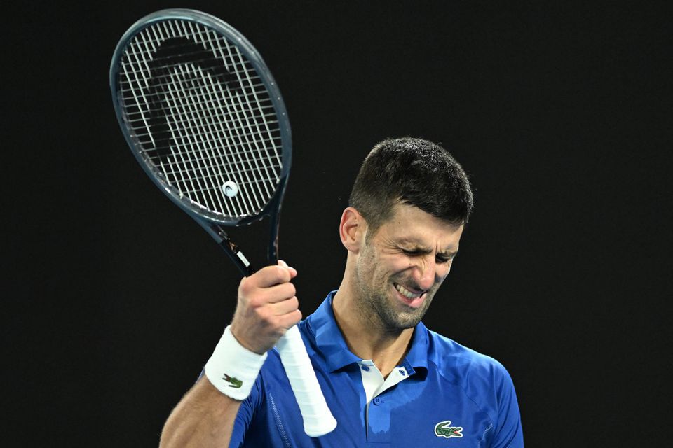 Djokovic celebra jogo 100 na Austrália com vitória limpa