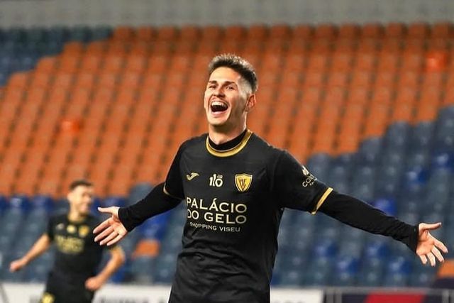 Bis de Marquinho garante vitória ao Ac. Viseu