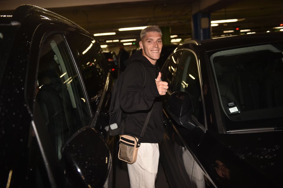 Fotogaleria: Rollheiser chegou sorridente para o Benfica