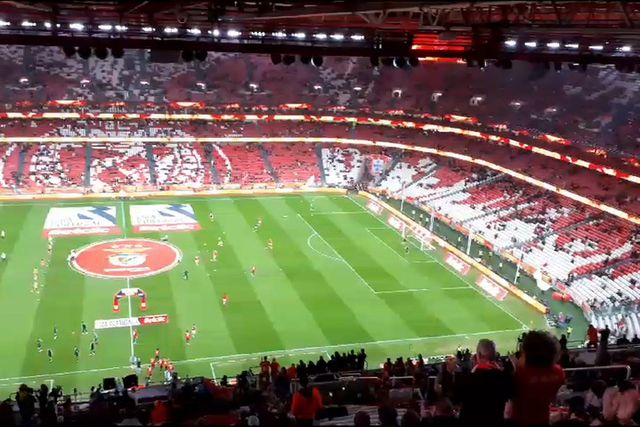 Equipas já aquecem no relvado da Luz