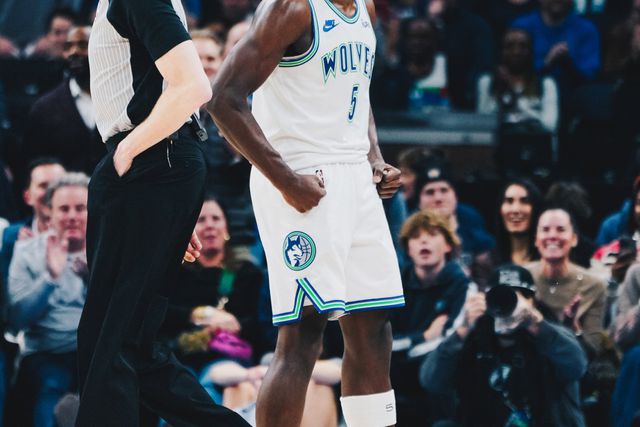 NBA: Anthony Edwards sai a meio do jogo para acompanhar nascimento do filho