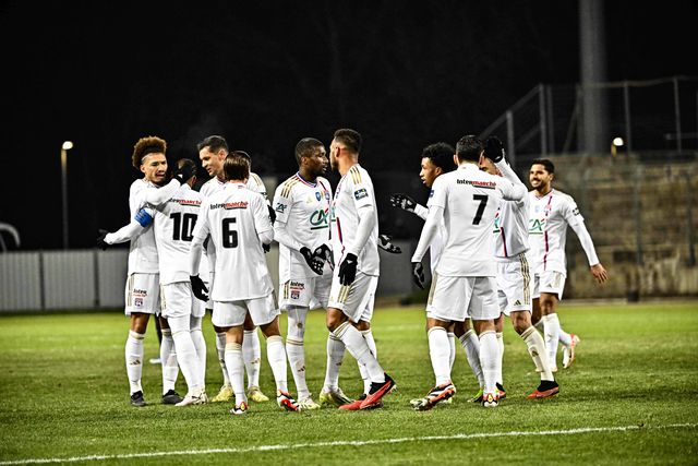 Taça de França: Lyon elimina (com dificuldade) equipa do quarto escalão