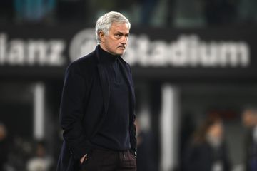 Adeptos da Roma despedem-se de Mourinho com tarja crítica: «Clube fantasma, jogadores sem t***…»