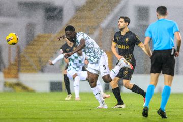 Muita chuva para pouco futebol (crónica)