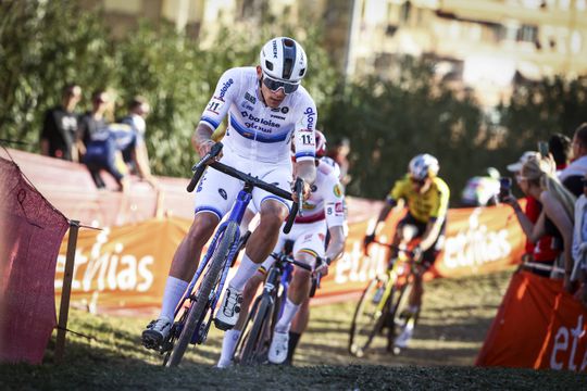 Thibau Nys vence Taça do Mundo de Benidorm e Van Aert desilude