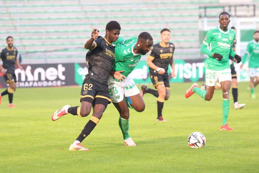 Fase do jogo entre Saint-Étienne e Nantes da Ligue 1 francesa