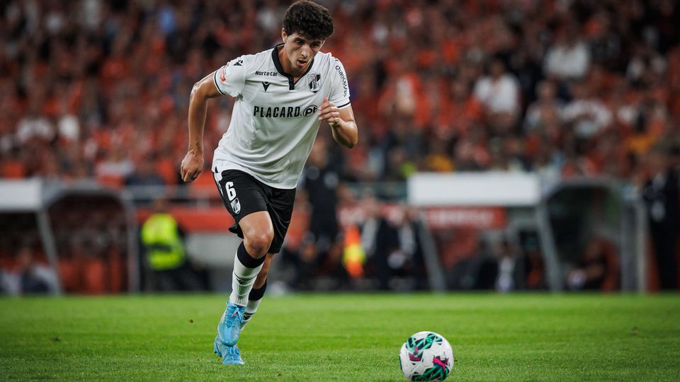 Manu Silva, médio do V. Guimarães, em fase de jogo.