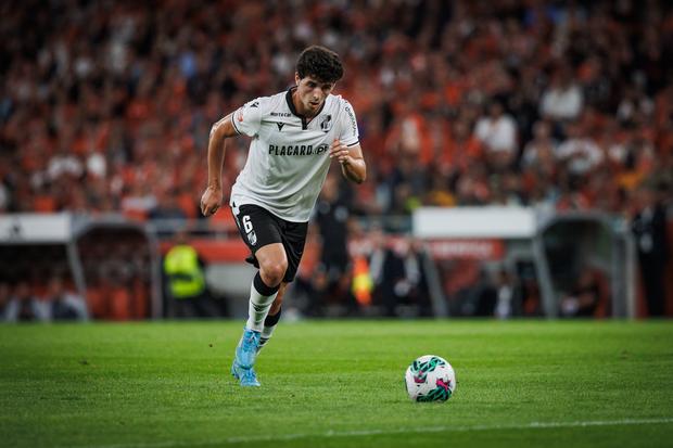 Manu Silva, médio do V. Guimarães, em fase de jogo.