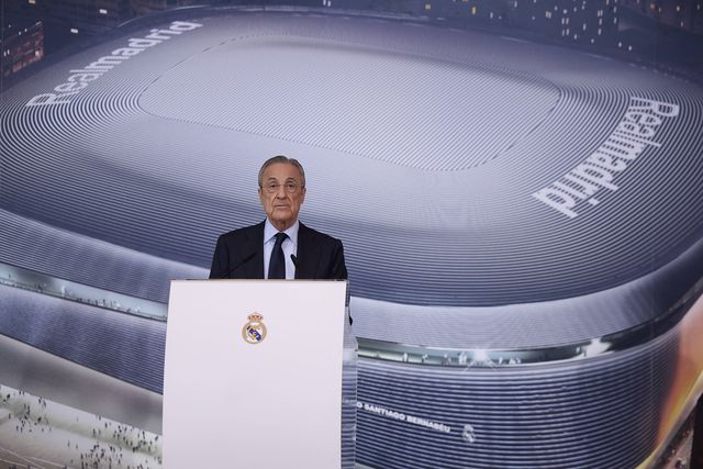 Florentino Pérez, reeleito presidente do Real Madrid até 2029, a discursar