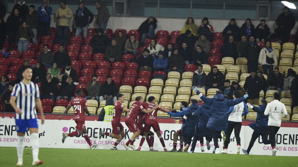 Jogadores do Gil Vicente festejam golo frente ao FC Porto /Foto: Grafislab)