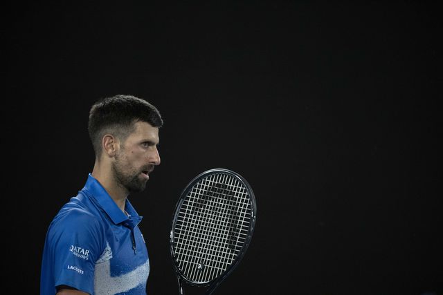 Djokovic, tenista sérvio, com olhar concentrado