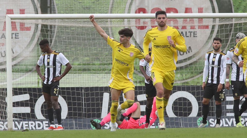 Rodrigo Ribeiro marcou, na sequência de um excelente cabeceamento, mas o seu golo não chegou para evitar a derrota do Aves SAD no reduto do Nacional