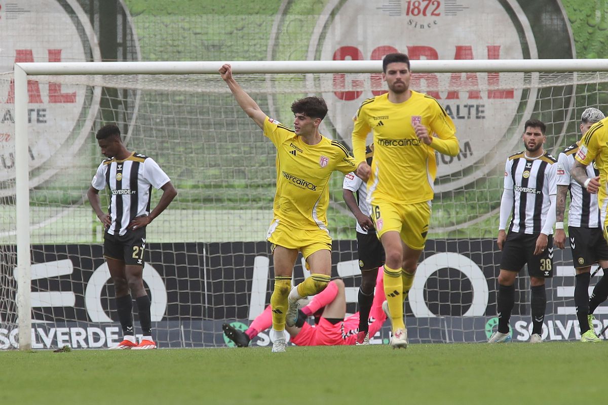 Nacional-Aves SAD, 3-1 Destaques do Aves SAD: Ochoa voou até onde pôde e Lucas Piazón chamou Rodrigo Ribeiro