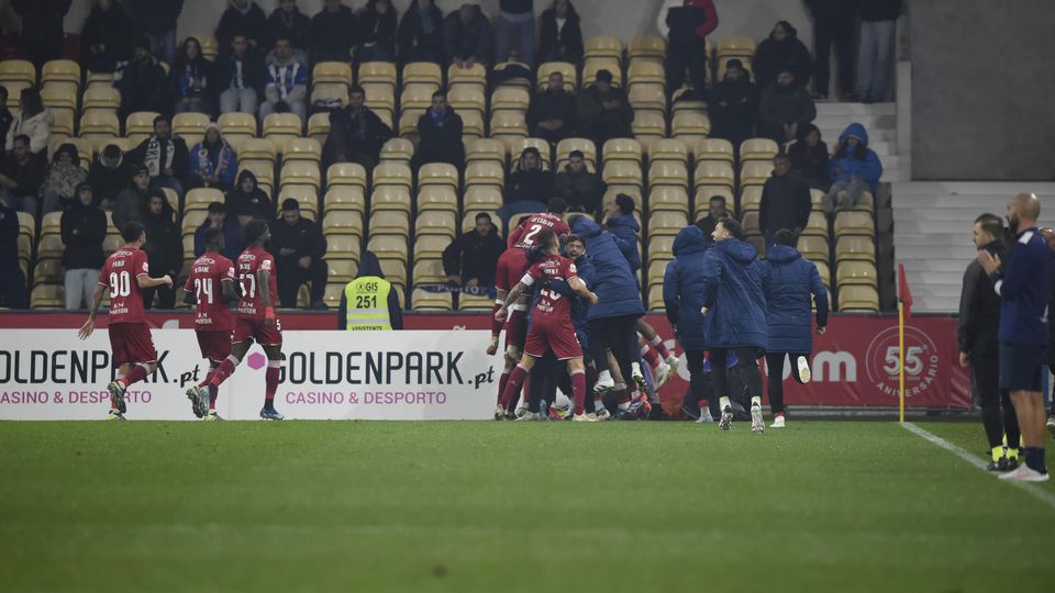 Vídeo: Josué Sá aparece ao segundo poste e faz o segundo do Gil Vicente