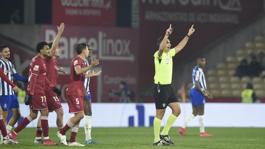 História repetida: FC Porto voltou a ver golo anulado e penálti para o adversário graças ao VAR