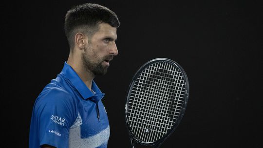 Open da Austrália: Djokovic marca encontro com Alcaraz e houve polémica no fim (vídeo)