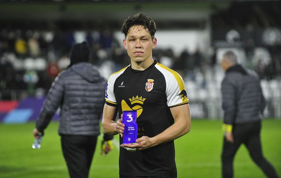 Yordy Marcelo com o prémio de melhor jogador em campo num jogo do Caldas da Liga 3