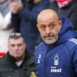 Nottingham Forest soma mais três pontos, Tottenham humilhado pelo Everton