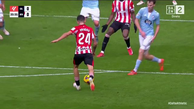 Prados remata com perigo para o Celta de fora da área