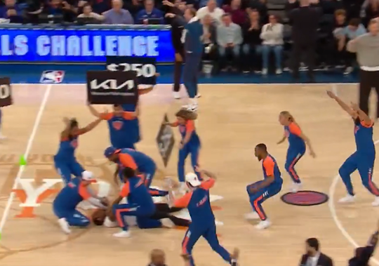 Vídeo: o incrível lançamento que valeu um carro a adepto dos Knicks