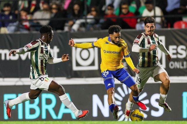 Canarinhos têm estado por cima do jogo, razão pela qual estão em vantagem sobre os tricolores - Foto: Manuel de Almeida/LUSA