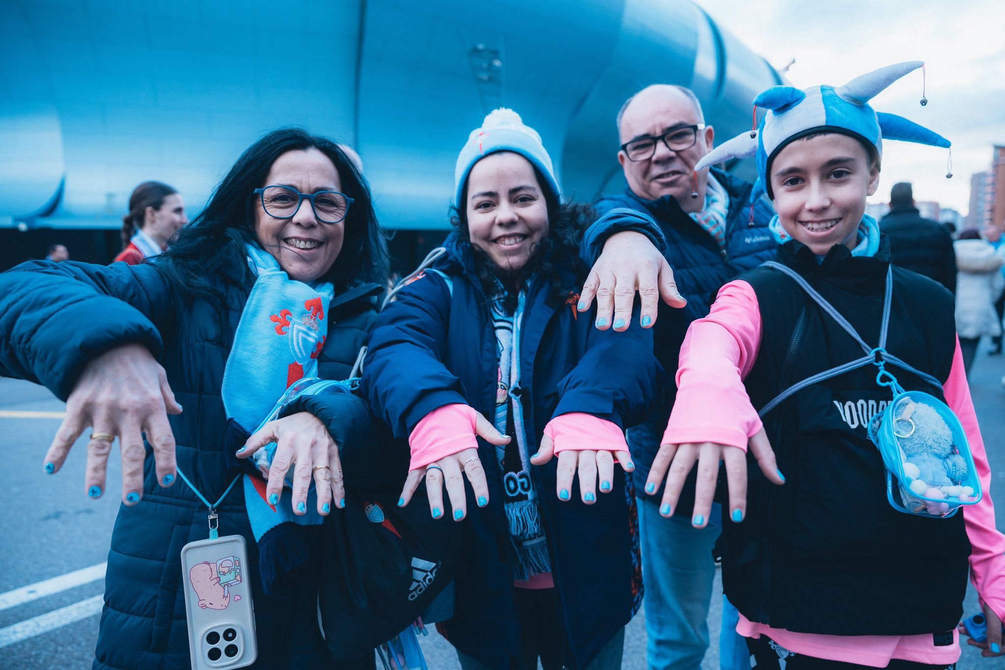 Jogadores e adeptos do Celta com unhas pintadas em apoio a Borja Iglesias - Foto: X/Celta
