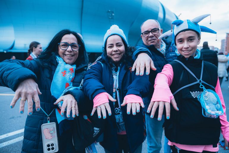 Jogadores e adeptos do Celta com unhas pintadas em apoio a Borja Iglesias - Foto: X/Celta
