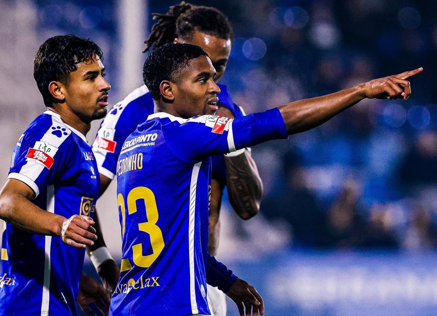 Pedrinho novamente decisivo a saltar do banco - Foto: Liga