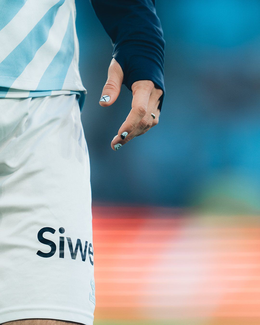 Jogadores e adeptos do Celta com unhas pintadas em apoio a Borja Iglesias - Foto: X/Celta