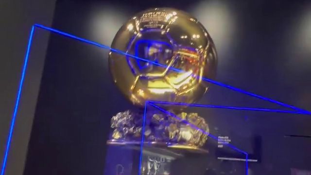 Messi doou a 8.ª Bola de Ouro ao museu do Barcelona