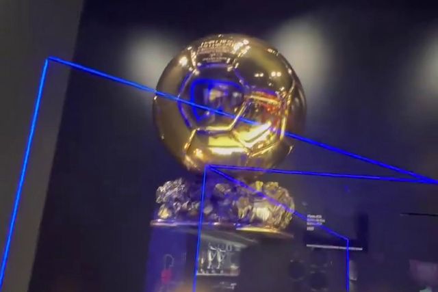 Messi doou a 8.ª Bola de Ouro ao museu do Barcelona