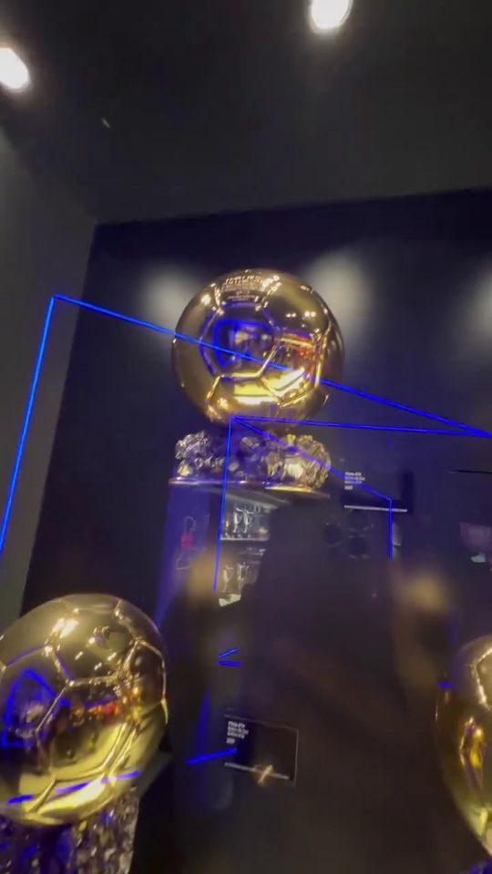 Messi doou a 8.ª Bola de Ouro ao museu do Barcelona