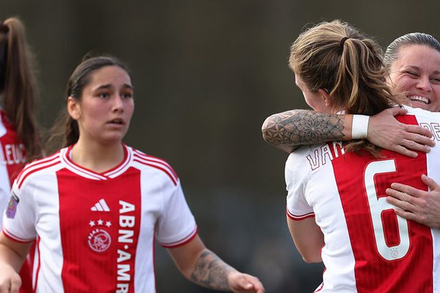 Ajax vai jogar com… a própria equipa de juniores na Taça