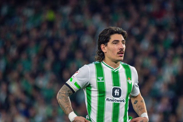 «Quando ficamos bêbados não há problema, mas se pintamos as unhas...»