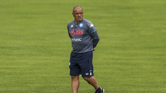 Presidente do Nápoles confirma novo treinador da equipa