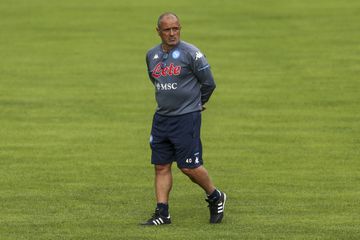 Presidente do Nápoles confirma novo treinador da equipa