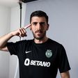 «Black is back»: Sporting apresenta quarto equipamento (vídeo e fotos)