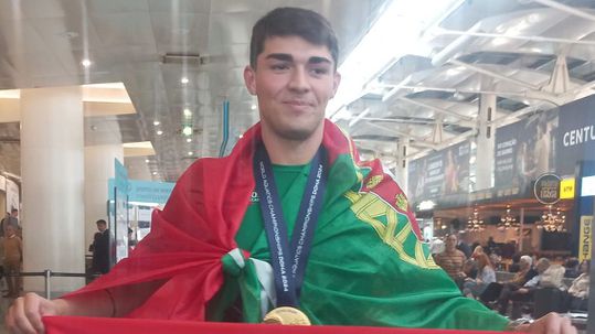 Insólito: Diogo Ribeiro ficou com uma das medalhas de ouro partida