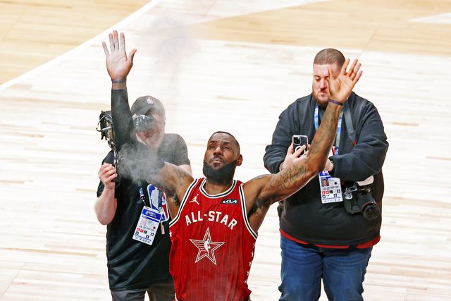 LeBron: «O meu primeiro All-Star? Foi em 1968, joguei com Chamberlain, Cousy…»