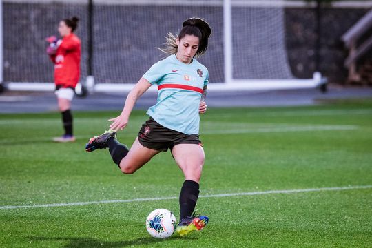 Estreante Giovana elogia crescimento do futebol feminino português: «É este o caminho»